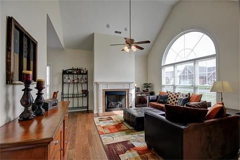 3rd image of 709 Richards Dr