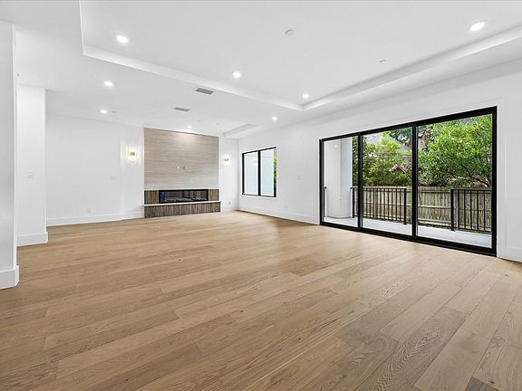 4th image of 4537 Larch Ln