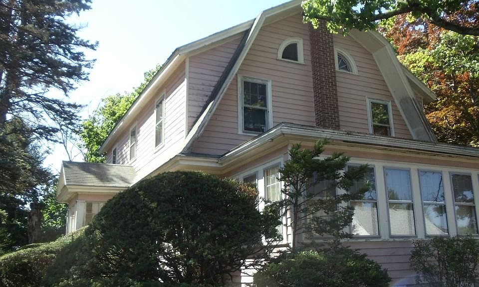 2nd image of 186 Berkeley St
