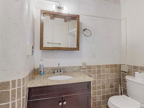 3rd image of 622 Don Canuto St