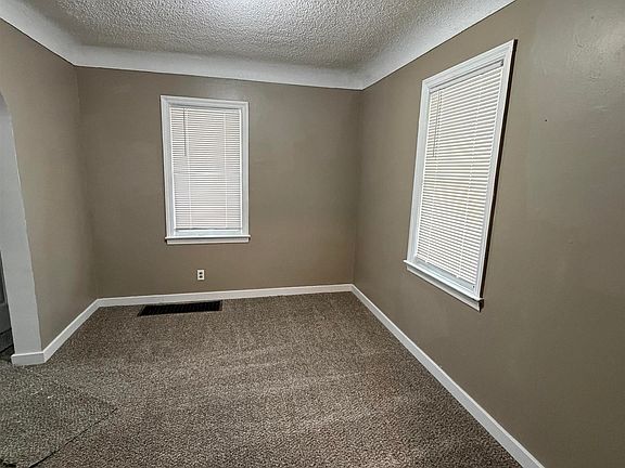 4th image of 806 Alvord Ave