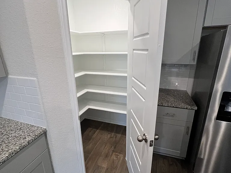 1721 James St — Photo 3