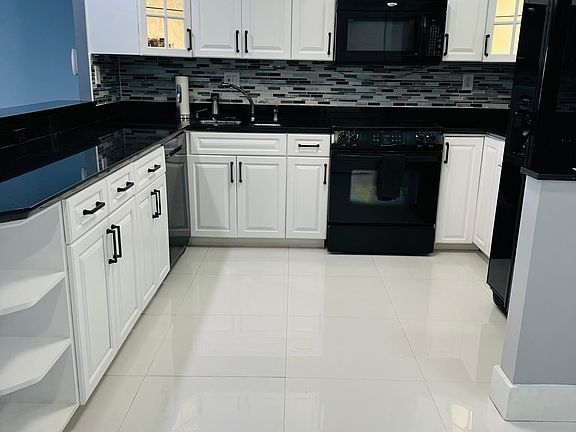 2nd image of 1170 NE 191st St #826