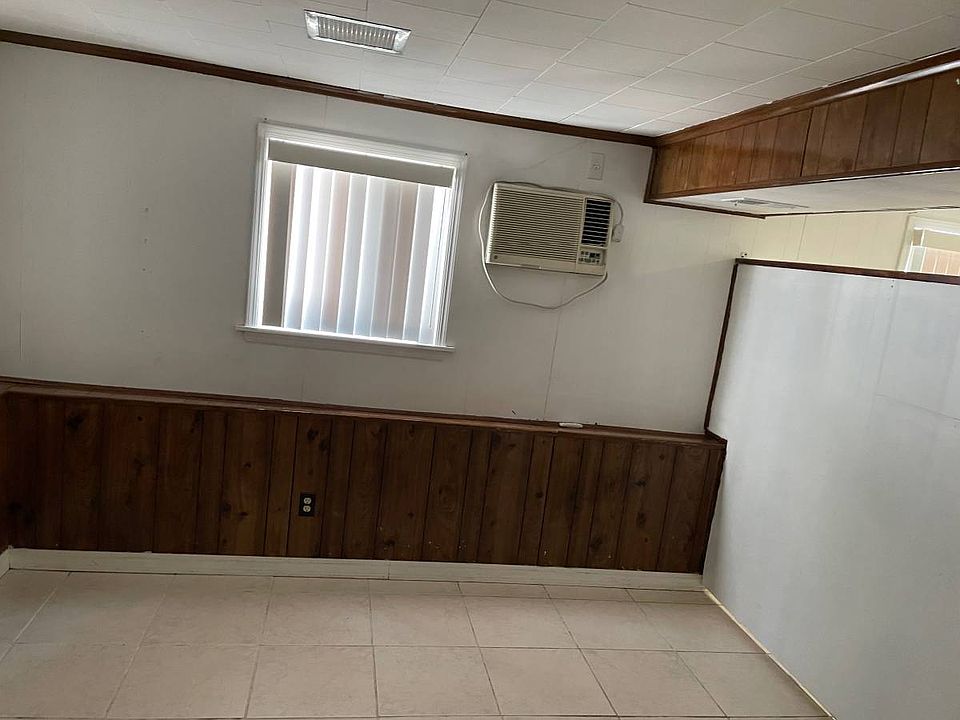 2nd image of 4 Hollo Dr