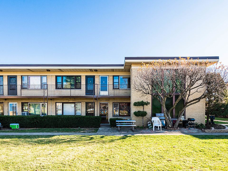 1st image of 17 King Arthur Ct APT 13