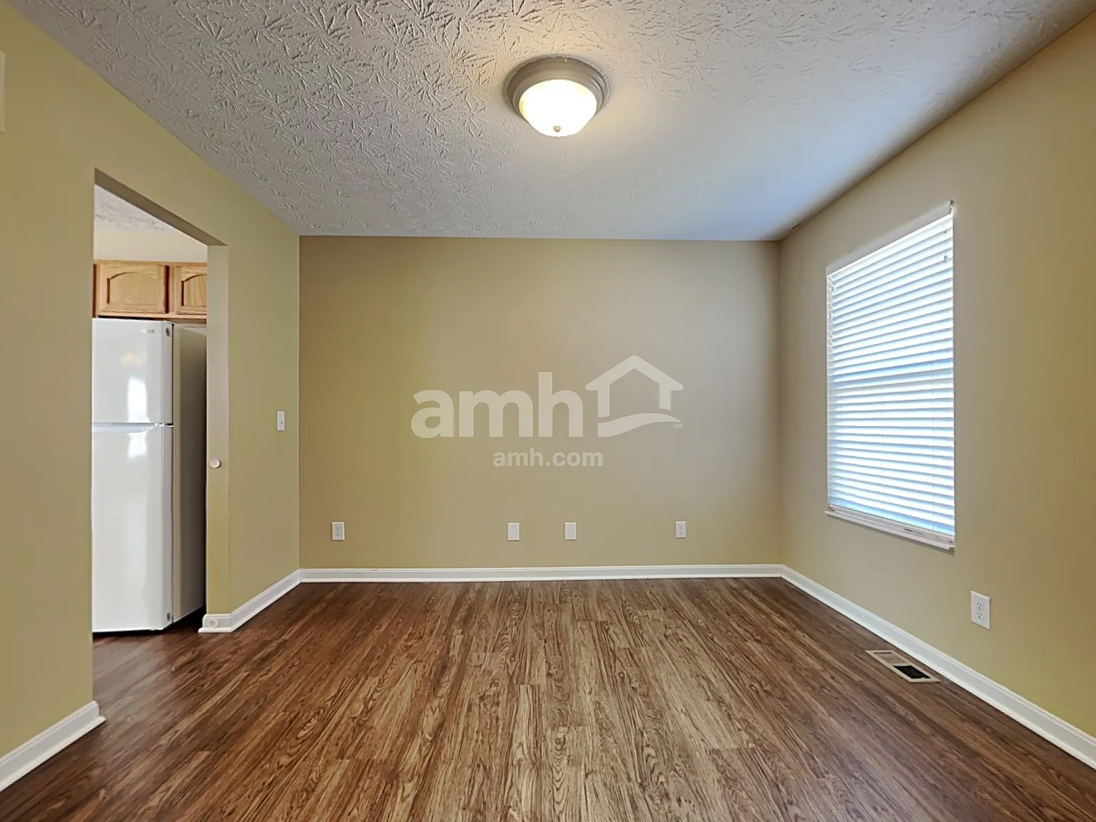 3 bed, 2.5 bath, 1748 sqft, $2,335 — Photo 4