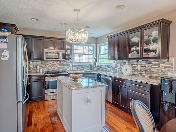 4th image of 6837 Sunningdale Dr