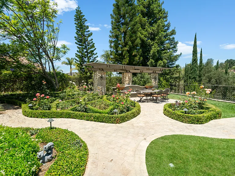 4358 Cresthaven Dr — Photo 44
