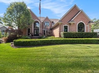 4943 Parkgate Dr, Commerce Township, MI 48382