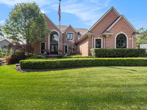 4943 Parkgate Dr, Commerce Township, MI 48382