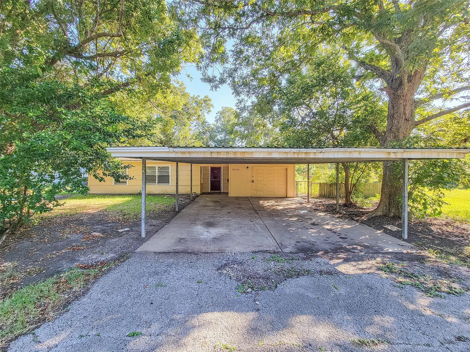 3 bed, 2.0 bath, 1596 sqft, $1,195 — Photo 2