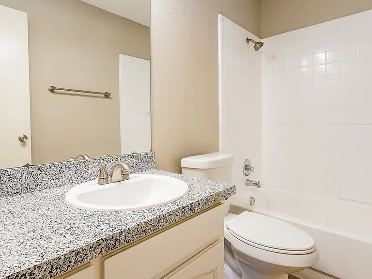 7608 Meadowlark Ln N — Photo 15