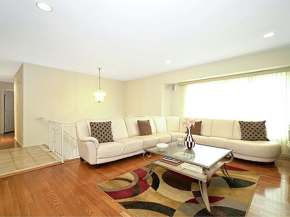 3rd image of 2600 Aron Dr S
