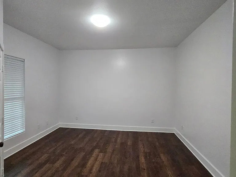 715 E Queen St — Photo 13