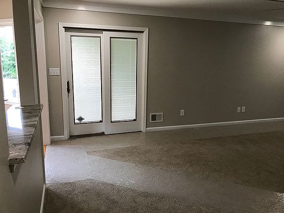 4th image of 9502 Holiday Dr
