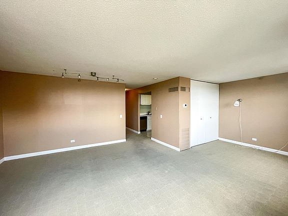 3rd image of 3660 N Lake Shore Dr APT 902