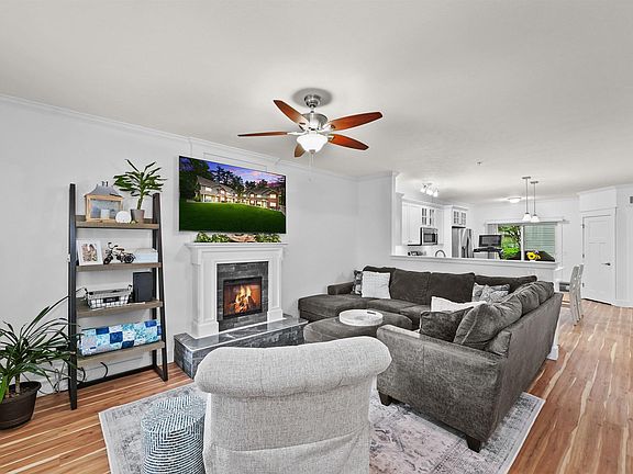 4th image of 427 Munson Pl #12