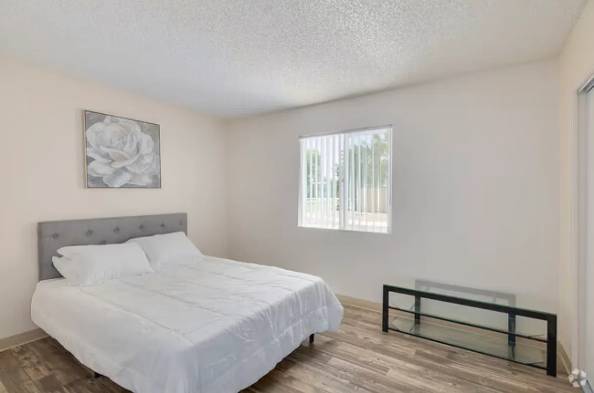 2 bed, 950 sqft, $1,050 — Photo 3