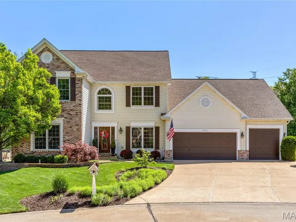 2112 Wildwood Meadows Ct, Chesterfield, MO 63005