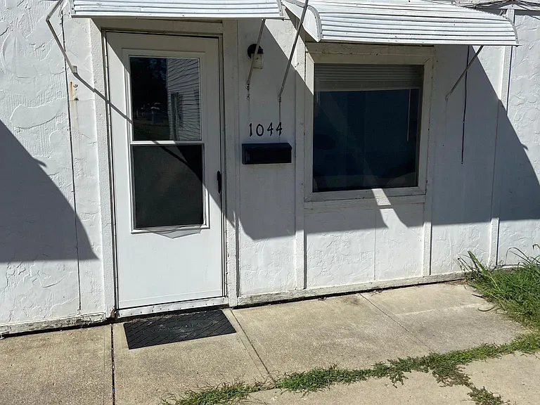 1044 Walnut St — Photo 9