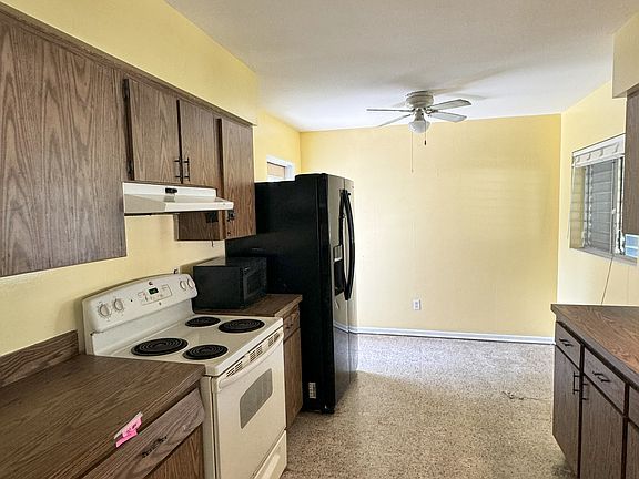 5th image of 2120 Suffield Dr
