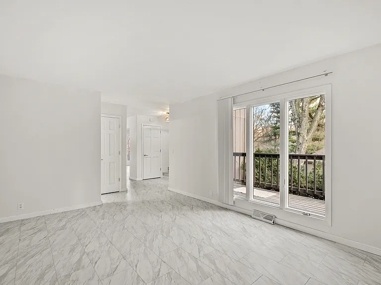 7505 N 55th Plz — Photo 3