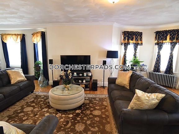 3rd image of 592 Park St