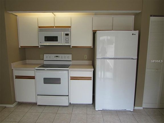 4th image of 807 Saint Clair Cir #807
