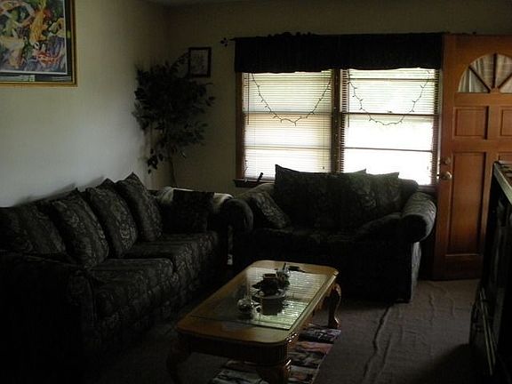 3rd image of 4622 Puckett St