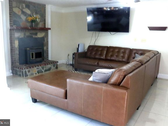 4th image of 4205 Williams Ct