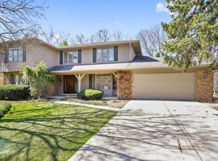 14 Sharron Ct, Hinsdale, IL 60521