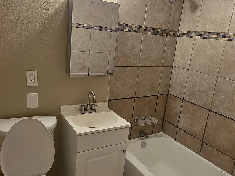 1420 Putnam Ave #8 — Photo 8