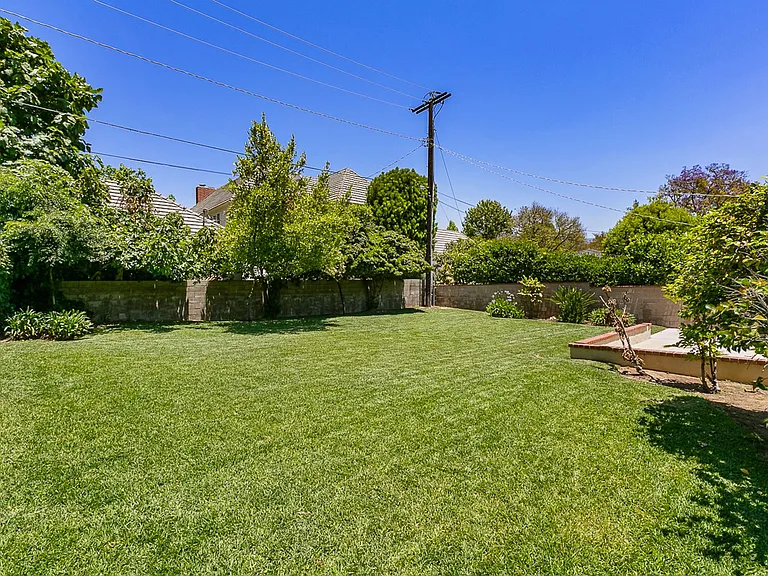 1325 Lomay Pl — Photo 18
