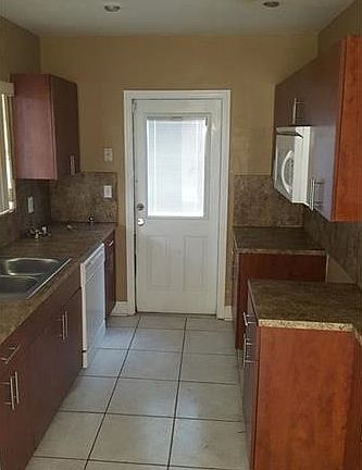 3rd image of 875 NW 168th Dr