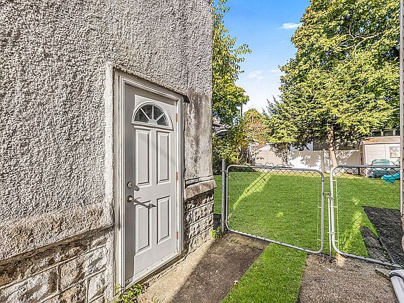 4th image of 2611 Avenue J