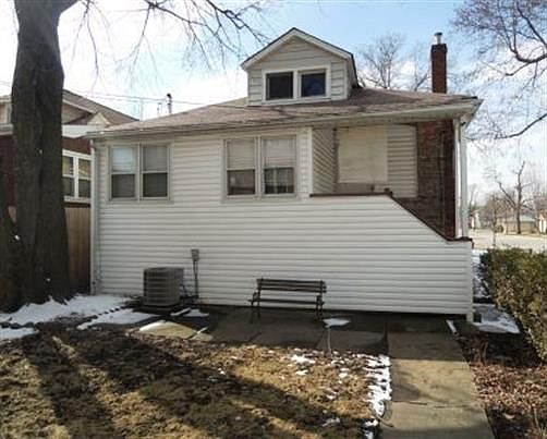 2nd image of 1050 N Humphrey Ave