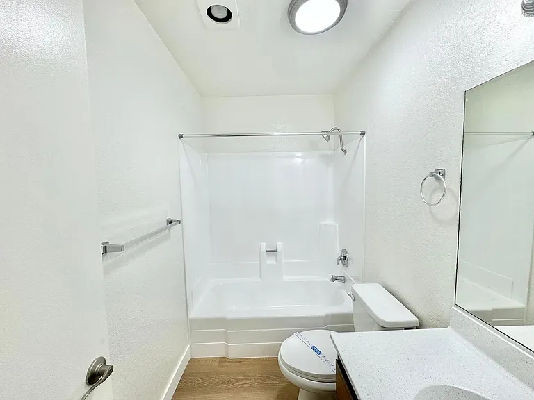 Buena Vista Apartments — Photo 17