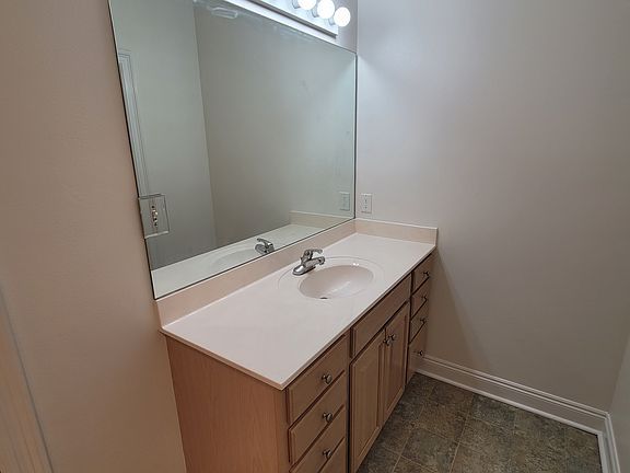 5th image of 645 E 22nd Ave