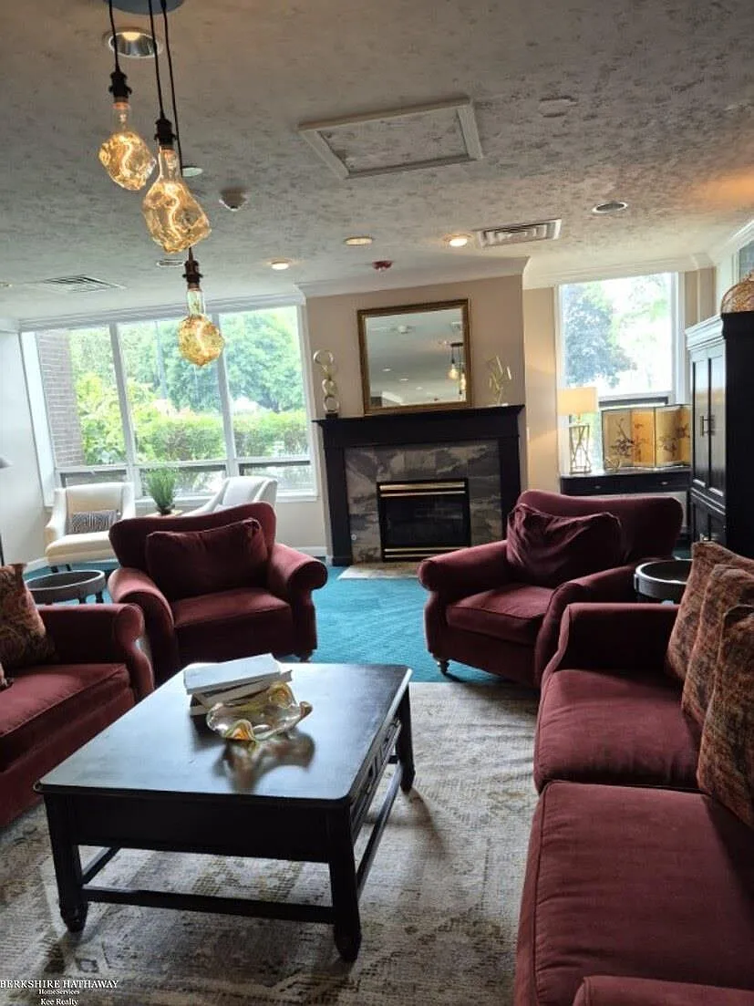 1 bed, 1.0 bath, 1362 sqft, $1,200 — Photo 4