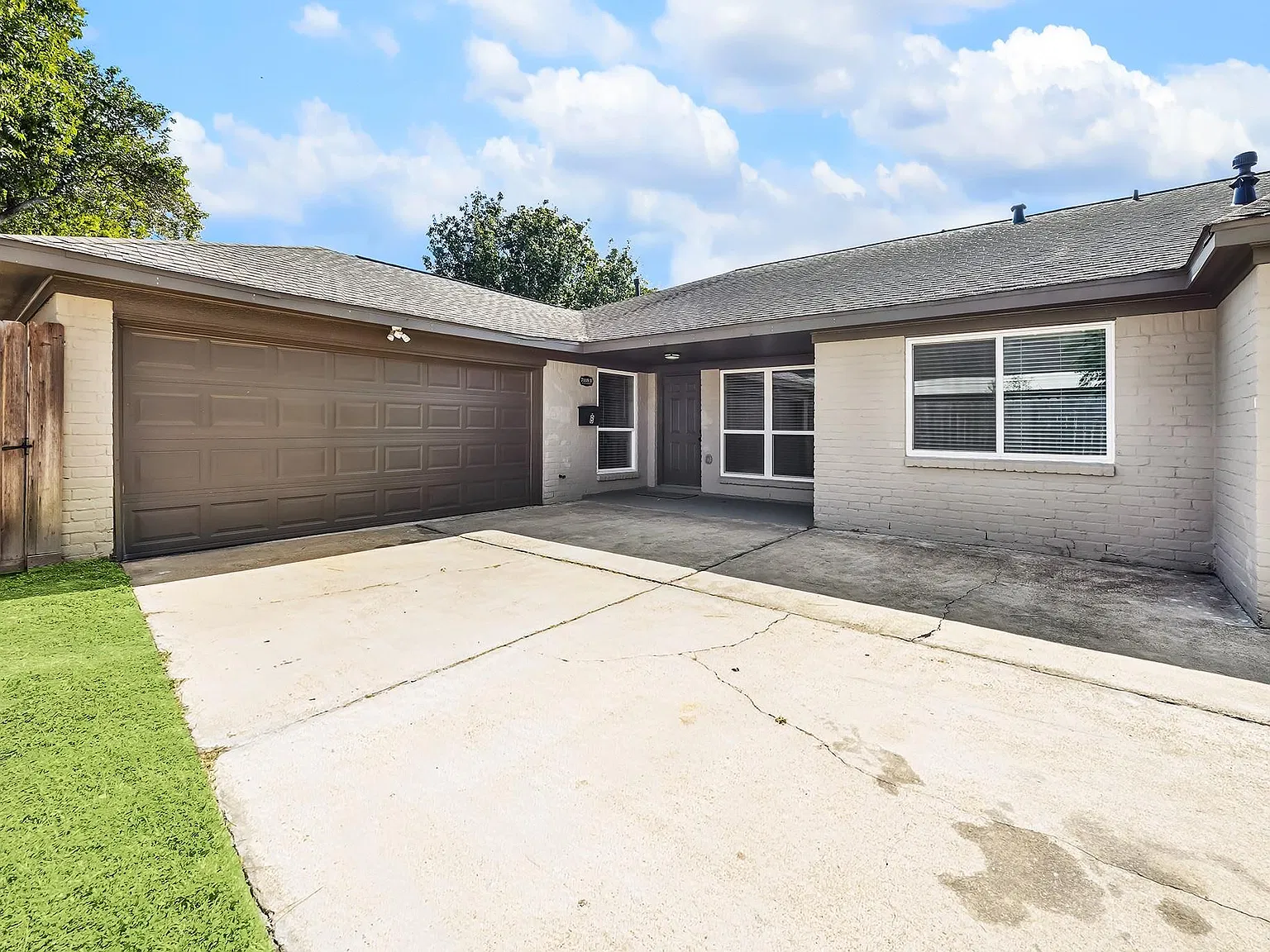 3 bed, 2.0 bath, 1160 sqft, $2,000 — Photo 2