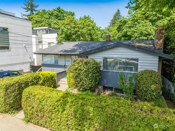 3224 W Government Way, Seattle, WA 98199
