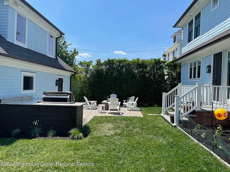 117 Sylvania Ave — Photo 38