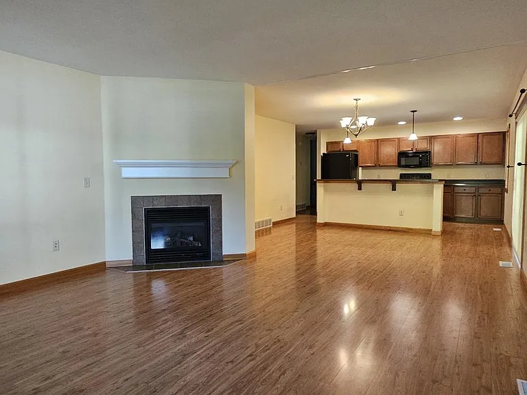 828 Avenue F — Photo 2