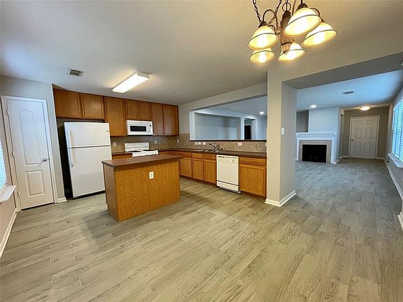 4th image of 18126 Blake Valley Ln