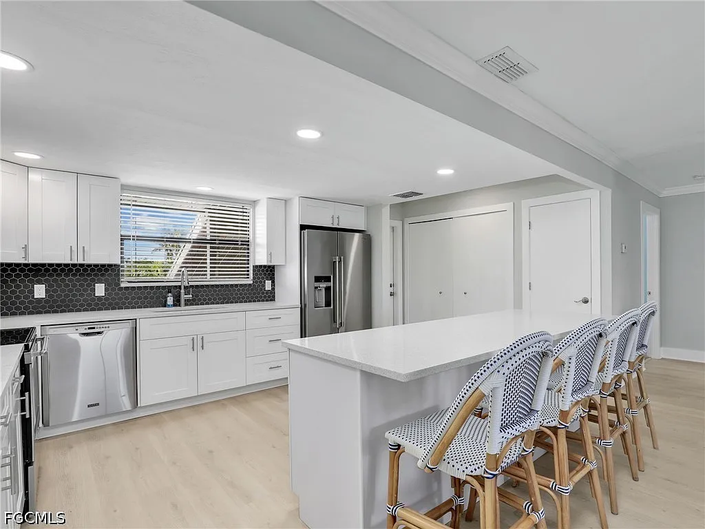 2 bed, 2.0 bath, 1198 sqft, $1,750 — Photo 4