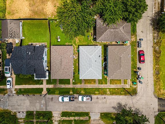 2nd image of 3102 Brackenridge St