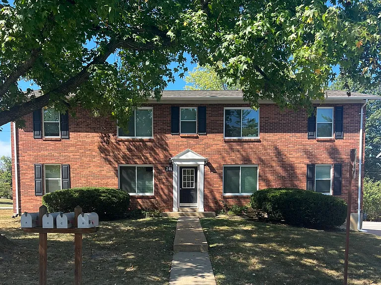 Leslie Lane Apartments — Photo 1