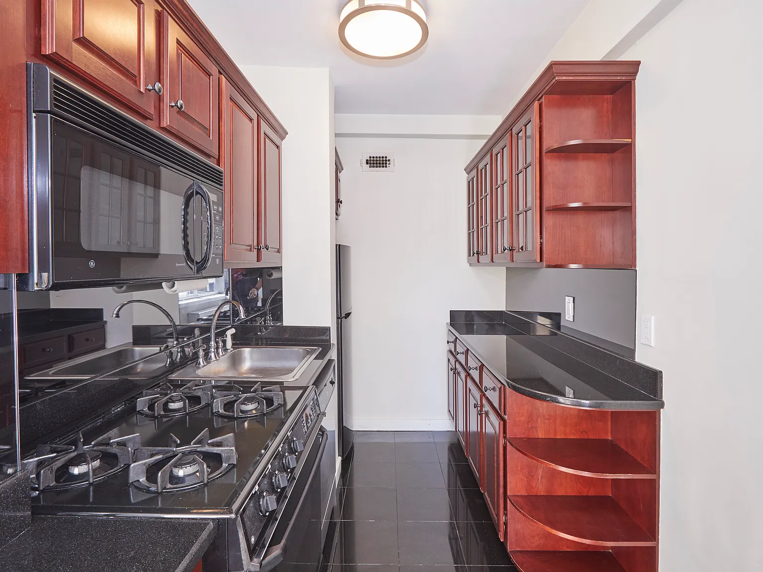7 Lexington Avenue — Photo 4