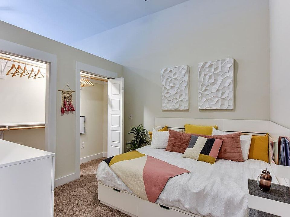 1st image of 600 W Saint Johns Ave #1