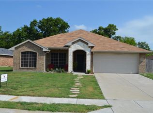 270 Meadowcrest Dr, Terrell, TX 75160